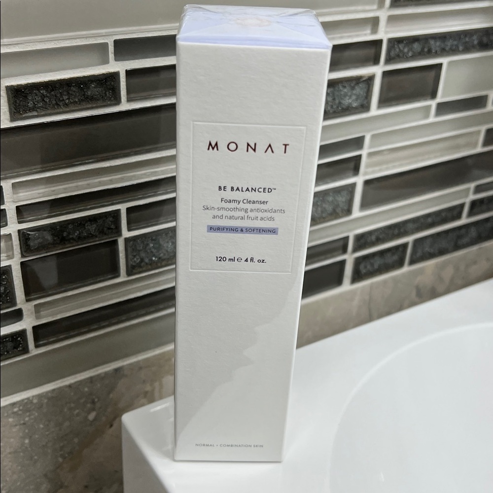 MONAT Be Balanced Foamy Cleanser - White
